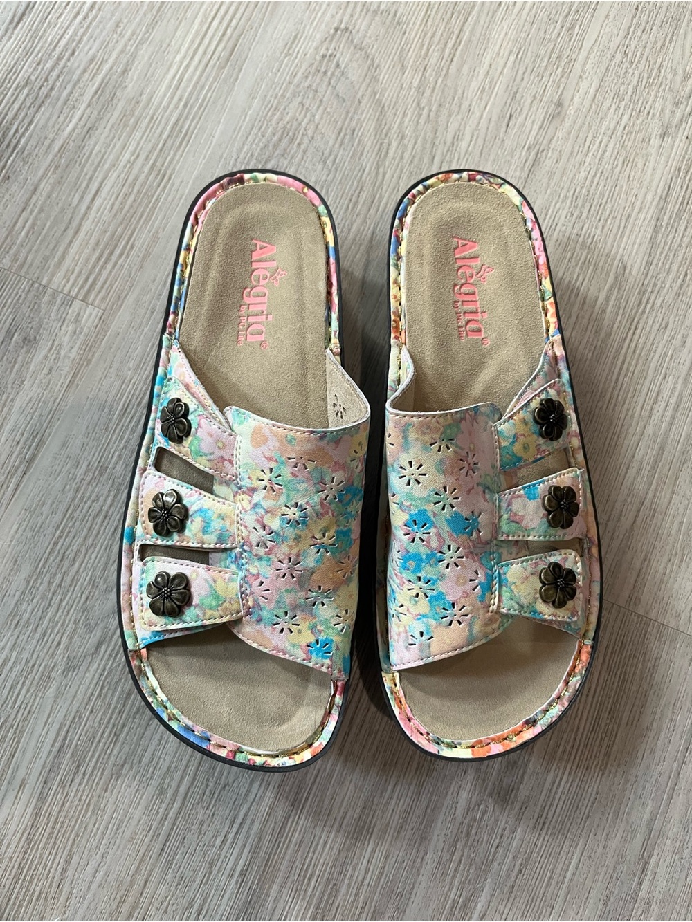 Womens Alegria Julee Adjustable Leather Floral Pastel Slide Sandals. Size 40.